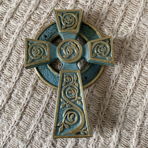 High Cross & Vine Scrolls Verdigris Door Knocker - Picture 3 of 16